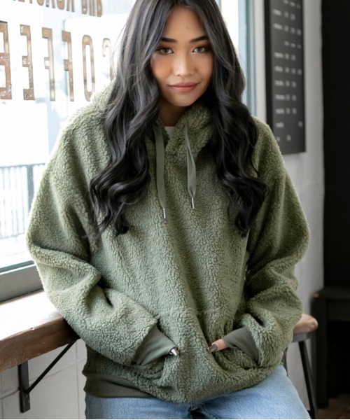 Beno(ビーノ)の「もこもこ シェルパ ボア フリース / ルーズシルエット / プルオーバー フーディー パーカー(パーカー・メンズ・オリーブ/ネイビー/ベージュ/グレー/ブラック/オフホワイト・LL/L/M)」の5枚目の写真