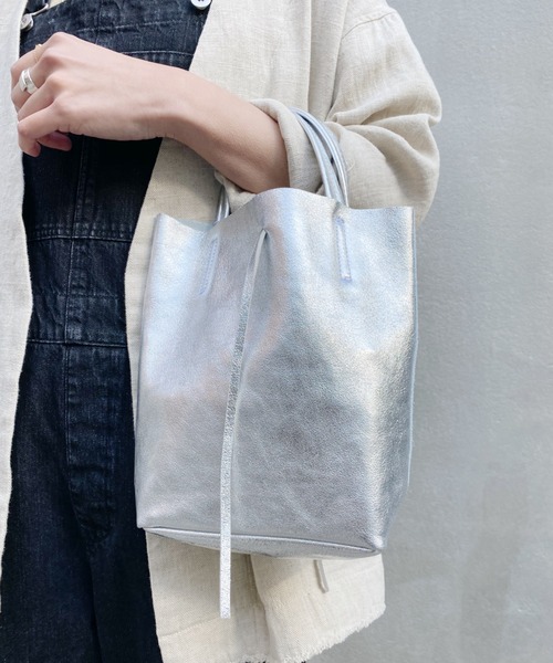 SHENERY（シーナリー）の「【WEB限定】(AULENTTI/オーレンティ) レザーバッグ（トートバッグ・レディース・ゴールド/シルバー・FREE）」の2枚目の写真