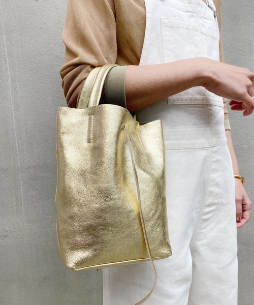 SHENERY（シーナリー）の「【WEB限定】(AULENTTI/オーレンティ) レザーバッグ（トートバッグ・レディース・ゴールド/シルバー・FREE）」の3枚目の写真