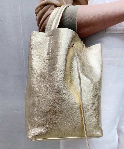 SHENERY（シーナリー）の「【WEB限定】(AULENTTI/オーレンティ) レザーバッグ（トートバッグ・レディース・ゴールド/シルバー・FREE）」の6枚目の写真