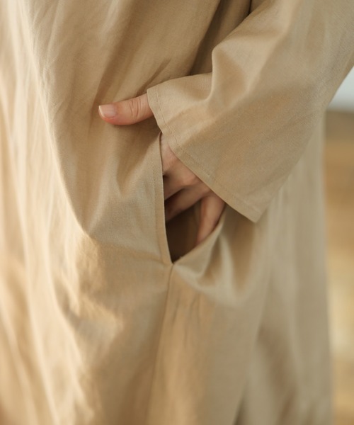 Auntie Rosa Holiday(アンティローザホリデー)の「麻ギャザーロングコート(ノーカラーコート・レディース・ベージュ/アイボリー・FREE)」の6枚目の写真