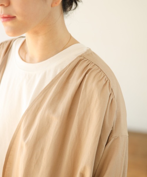 Auntie Rosa Holiday(アンティローザホリデー)の「麻ギャザーロングコート(ノーカラーコート・レディース・ベージュ/アイボリー・FREE)」の12枚目の写真