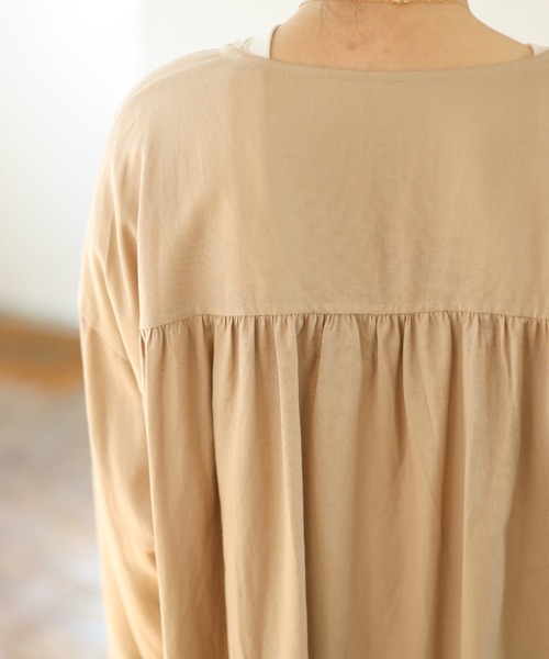 Auntie Rosa Holiday(アンティローザホリデー)の「麻ギャザーロングコート(ノーカラーコート・レディース・ベージュ/アイボリー・FREE)」の15枚目の写真