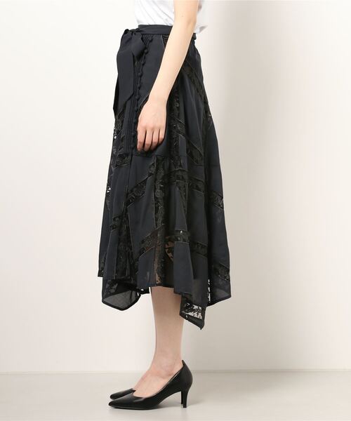 【新品】リリーブラウン エンブロイダリー レースフレアスカート 黒 S LILY BROWN(リリーブラウン)の「エンブロイダリーレース