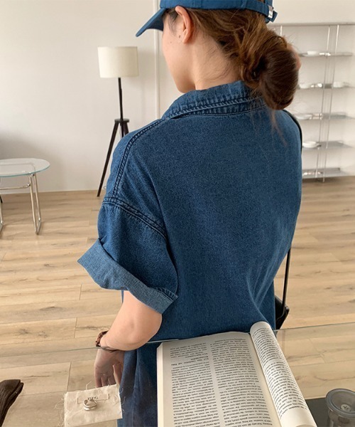 emi+（エミプラス）の「オーバーサイズ デニムシャツワンピース（シャツワンピース・レディース・ブルー/ブラック・L/M）」の3枚目の写真