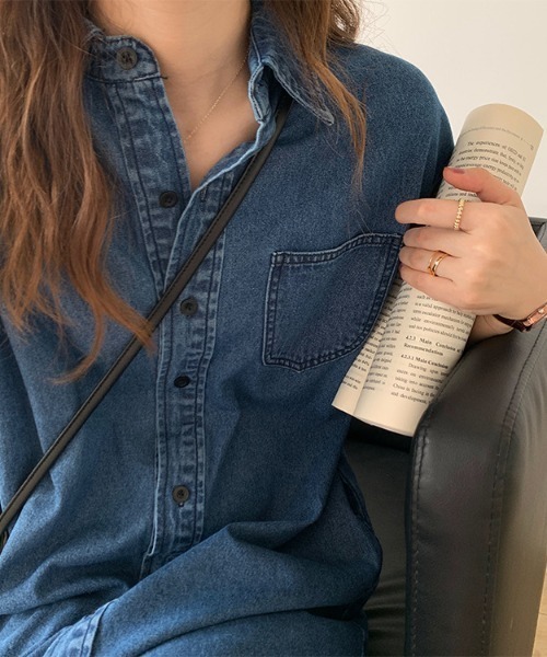 emi+（エミプラス）の「オーバーサイズ デニムシャツワンピース（シャツワンピース・レディース・ブルー/ブラック・L/M）」の7枚目の写真