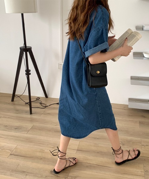 emi+（エミプラス）の「オーバーサイズ デニムシャツワンピース（シャツワンピース・レディース・ブルー/ブラック・L/M）」の22枚目の写真