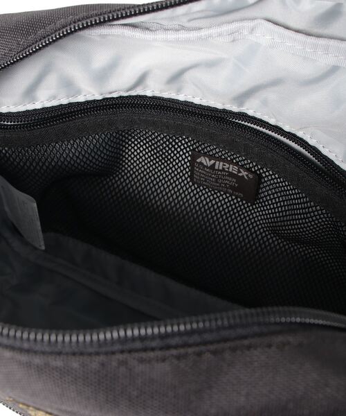 AVIREX（アヴィレックス）の「【バッグ】ダンテⅢ ｽｸｴｱｼｮﾙﾀﾞｰﾊﾞｯｸ/DANTEⅢ SQUARE SHOULDER BAG/アヴィレックス/AVIREX（ショルダーバッグ・レディース・ブラック/オリーブ/イエロー・FREE）」の6枚目の写真