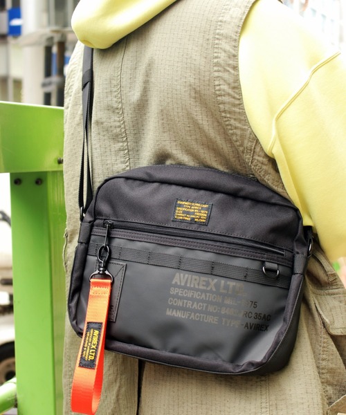 AVIREX（アヴィレックス）の「【バッグ】ダンテⅢ ｽｸｴｱｼｮﾙﾀﾞｰﾊﾞｯｸ/DANTEⅢ SQUARE SHOULDER BAG/アヴィレックス/AVIREX（ショルダーバッグ・レディース・ブラック/オリーブ/イエロー・FREE）」の2枚目の写真