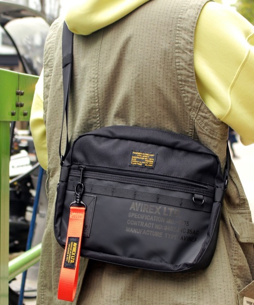 AVIREX（アヴィレックス）の「【バッグ】ダンテⅢ ｽｸｴｱｼｮﾙﾀﾞｰﾊﾞｯｸ/DANTEⅢ SQUARE SHOULDER BAG/アヴィレックス/AVIREX（ショルダーバッグ・レディース・ブラック/オリーブ/イエロー・FREE）」の7枚目の写真
