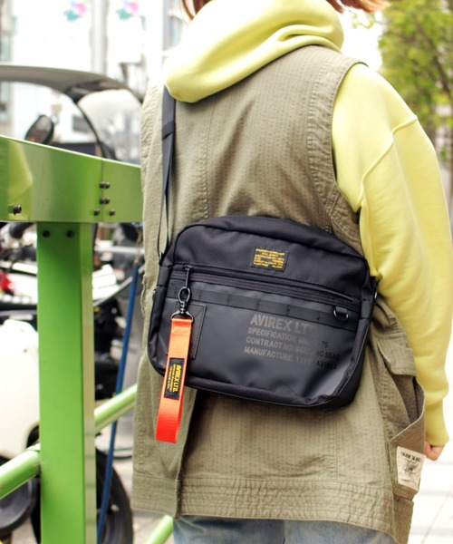 AVIREX（アヴィレックス）の「【バッグ】ダンテⅢ ｽｸｴｱｼｮﾙﾀﾞｰﾊﾞｯｸ/DANTEⅢ SQUARE SHOULDER BAG/アヴィレックス/AVIREX（ショルダーバッグ・レディース・ブラック/オリーブ/イエロー・FREE）」の8枚目の写真