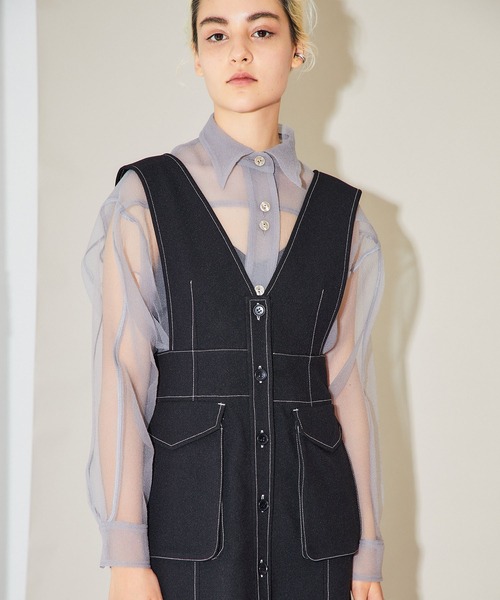 INella（イネラ）の「【INella(イネラ)】Vネックジャンパースカート（ワンピース・レディース・ブラック/ベージュ・FREE）」の4枚目の写真