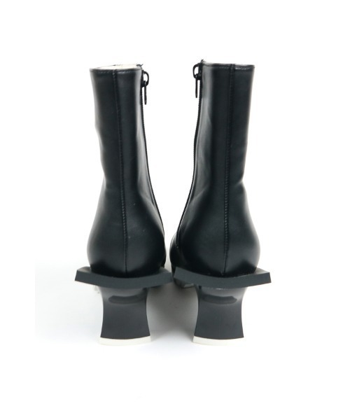 AULA AILA（アウラアイラ）の「ストレッチショートブーツ（ブーツ・レディース・ブラック/オフホワイト/シルバー・36.5/37.5/35.5）」の11枚目の写真