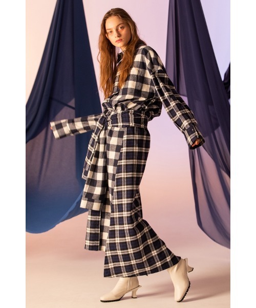 AULA AILA（アウラアイラ）の「ストレッチショートブーツ（ブーツ・レディース・ブラック/オフホワイト/シルバー・36.5/37.5/35.5）」の4枚目の写真