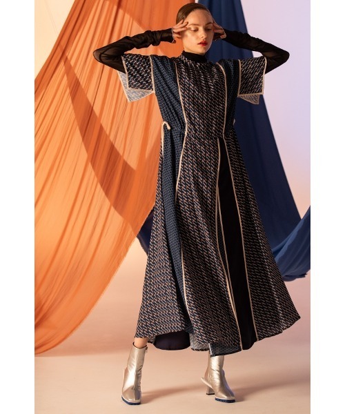 AULA AILA（アウラアイラ）の「ストレッチショートブーツ（ブーツ・レディース・ブラック/オフホワイト/シルバー・36.5/37.5/35.5）」の8枚目の写真