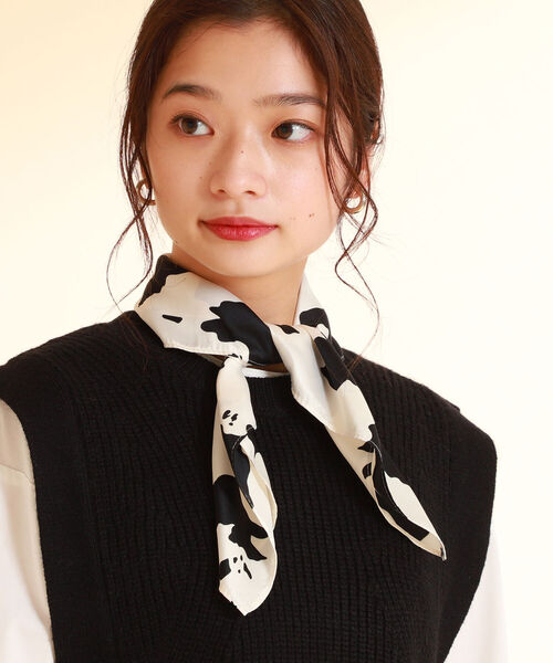 Ray BEAMS(レイビームス)の「Ray BEAMS / アニマル プリント スカーフ(バンダナ/スカーフ・レディース・ブラック/ブラウン・ONE SIZE)」の3枚目の写真