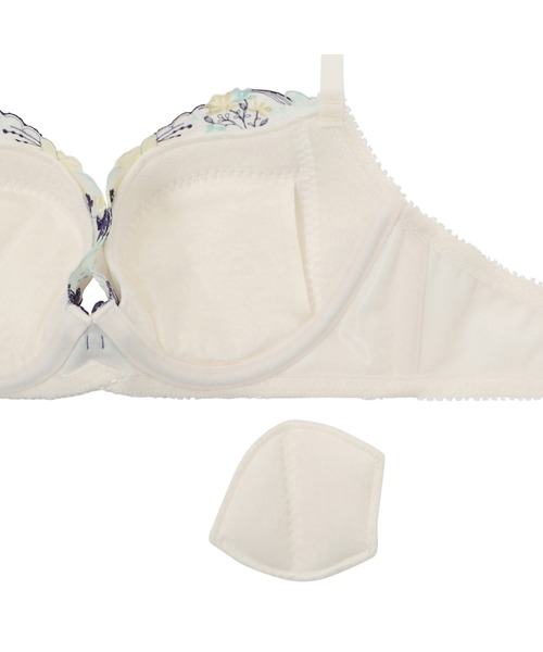 AMOSTYLE BY Triumph（アモスタイルバイトリンプ）の「マルチブロッサムペタル プッシュアップブラ ブラ＆ショーツセット【B,C,Dカップ】AMST1365 WHU + Hikini JX（ブラ&ショーツ・レディース・ホワイト/ピンク/ライトブルー・B75/C70/D70/B65/C75/D65/D75/C65/B70）」の13枚目の写真