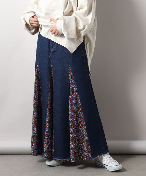 fredy repit（フレディレピ）の「花柄切替デニムスカート（デニムスカート・レディース・ブラック/ネイビー・38/36）」の2枚目の写真