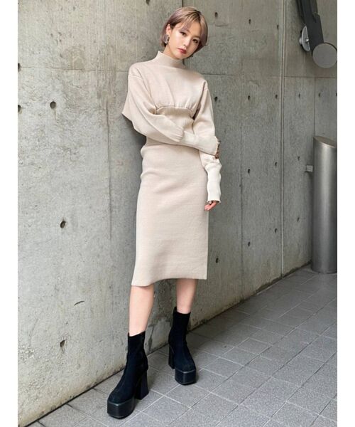 EMODA（エモダ）の「ラウンドニットミディワンピース（ワンピース・レディース・ベージュ/ブラック/カーキ・FREE）」の9枚目の写真