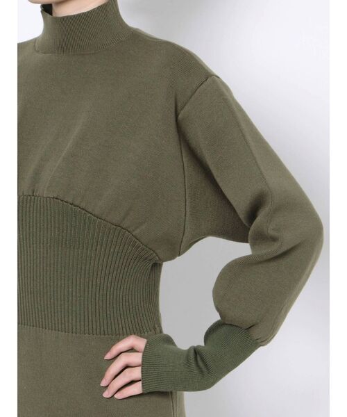 EMODA（エモダ）の「ラウンドニットミディワンピース（ワンピース・レディース・ベージュ/ブラック/カーキ・FREE）」の17枚目の写真