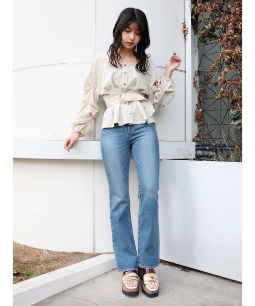 MURUA（ムルーア）の「ヴィンテージフレアデニム（デニムパンツ・レディース・ブルー・2/0/1）」の3枚目の写真