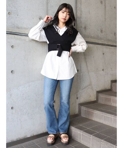 MURUA（ムルーア）の「ヴィンテージフレアデニム（デニムパンツ・レディース・ブルー・2/0/1）」の5枚目の写真