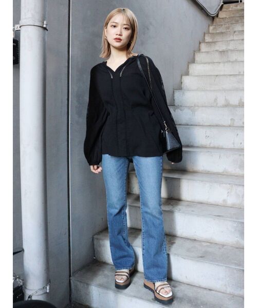 MURUA（ムルーア）の「ヴィンテージフレアデニム（デニムパンツ・レディース・ブルー・2/0/1）」の12枚目の写真