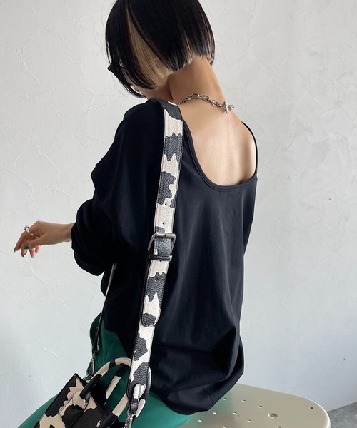 PAGEBOY（ページボーイ）の「ルーズネックロンT（Tシャツ/カットソー・レディース・ブラック/オフホワイト・FREE）」の2枚目の写真