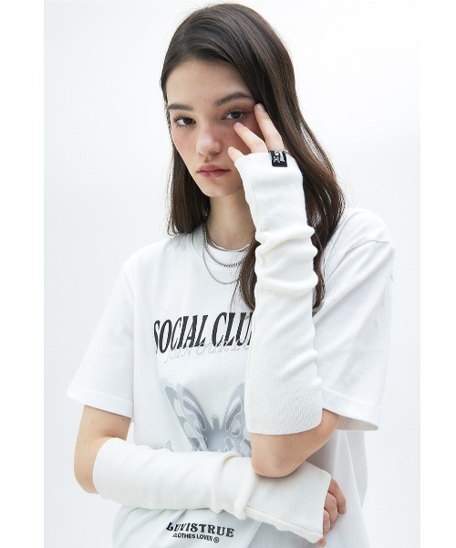 LUVISTRUE(ラヴイズトゥルー)の「A'GEM/9 × .kom 『LUV IS TRUE/ラブ イズ トゥルー』HAND WARMMER/ハンドウォーマー(アームカバー・レディース・アイボリー/ブラック・FREE)」の8枚目の写真