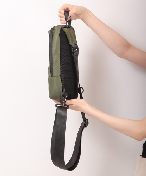 OUTDOOR PRODUCTS(アウトドアプロダクツ)の「OUTDOOR アウトドア ワンショルダーバッグ ボディバッグ ミニバッグ 男女兼用(ボディバッグ/ウエストポーチ・メンズ・ネイビー/カーキ/ブラック・FREE)」の6枚目の写真