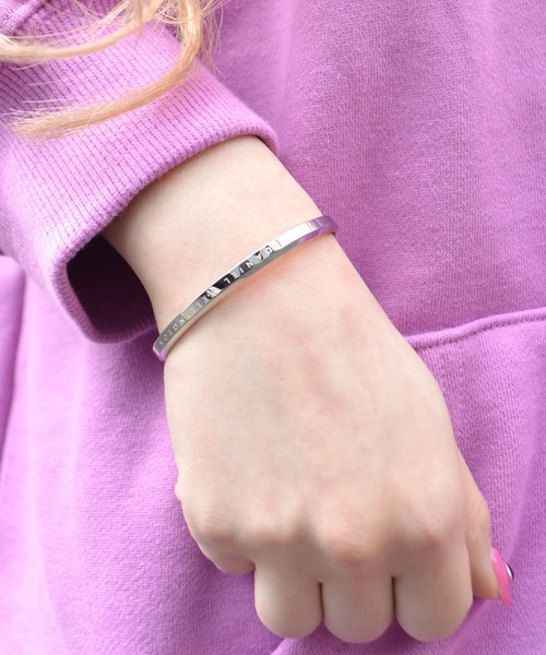 Daniel Wellington（ダニエルウェリントン）の「Daniel Wellington/ダニエル・ウェリントン Classic Cuff Small ブレスレット バングル（バングル/リストバンド・レディース・シルバー・ONE SIZE）」の16枚目の写真