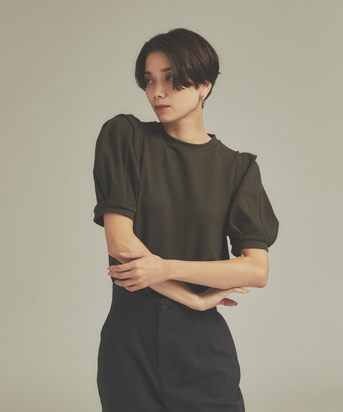 qualite(カリテ)の「【Doux.】パフスリーブカットソー(Tシャツ/カットソー・レディース・ホワイト/カーキ/ラベンダー・フリー)」の1枚目の写真