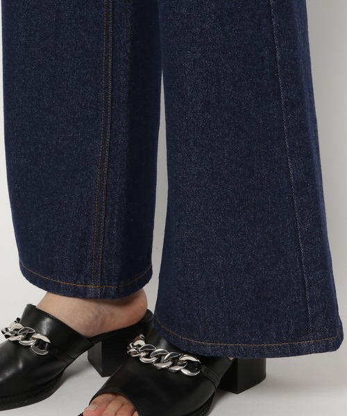PAGEBOY(ページボーイ)の「サステナデニムワイドフレアパンツ(デニムパンツ・レディース・サックスブルー/インディゴブルー・25inch/26inch)」の15枚目の写真