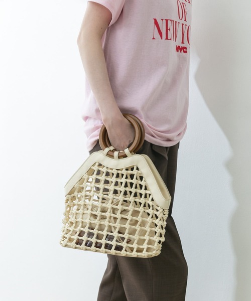 URBAN RESEARCH(アーバンリサーチ)の「ウッドハンドルメッシュバッグ(ハンドバッグ・レディース・アイボリー/ブラック/ミント・-)」の2枚目の写真