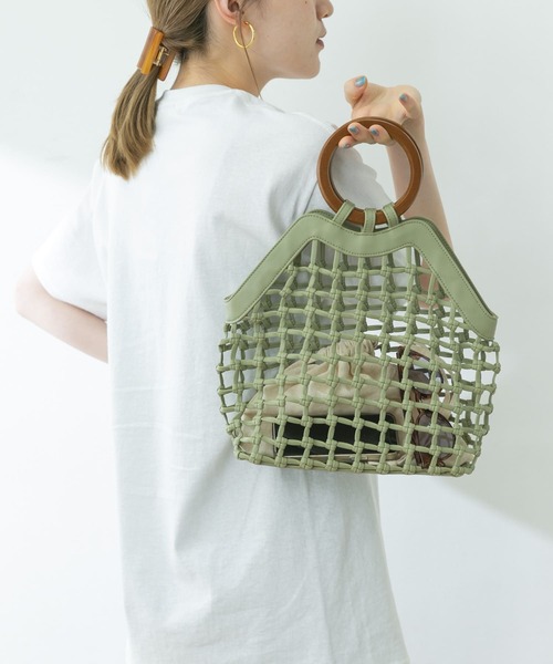 URBAN RESEARCH(アーバンリサーチ)の「ウッドハンドルメッシュバッグ(ハンドバッグ・レディース・アイボリー/ブラック/ミント・-)」の1枚目の写真