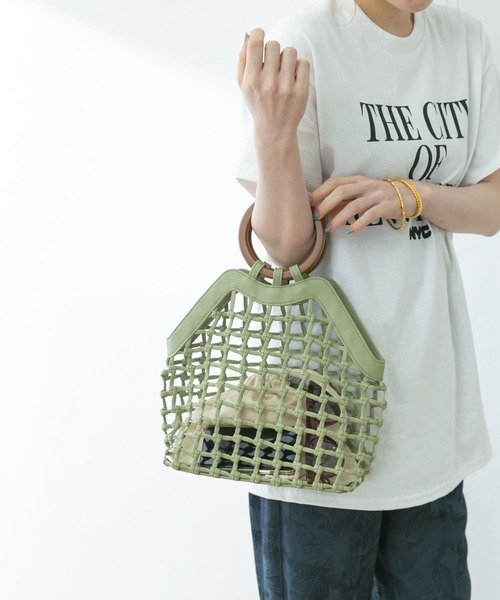 URBAN RESEARCH(アーバンリサーチ)の「ウッドハンドルメッシュバッグ(ハンドバッグ・レディース・アイボリー/ブラック/ミント・-)」の4枚目の写真