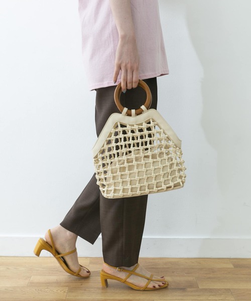 URBAN RESEARCH(アーバンリサーチ)の「ウッドハンドルメッシュバッグ(ハンドバッグ・レディース・アイボリー/ブラック/ミント・-)」の7枚目の写真