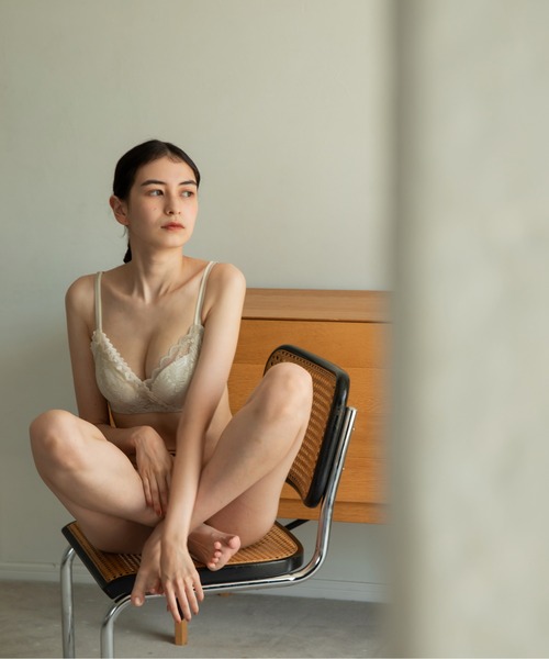 sue(スウ)の「【ショーツセット】【ふわふわパッドで超盛れる!】 【ダブルアップ 360°総レース】【ノンワイヤーなのにしっかり盛れる】 360°レース W UP ワイヤレスブラ(ブラ&ショーツ・レディース・グレー/アイボリー/ブルー・M/L/S)」の22枚目の写真