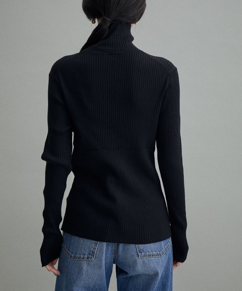 ADAM ET ROPE'（アダムエロペ）の「【サステナブル・WEB限定(一部店舗展開あり)】エコベロRIBタートル（ニット/セーター・レディース・ブラック/ピンク/オレンジ/グリーン・FREE）」の7枚目の写真