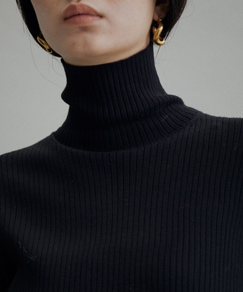 ADAM ET ROPE'（アダムエロペ）の「【サステナブル・WEB限定(一部店舗展開あり)】エコベロRIBタートル（ニット/セーター・レディース・ブラック/ピンク/オレンジ/グリーン・FREE）」の13枚目の写真