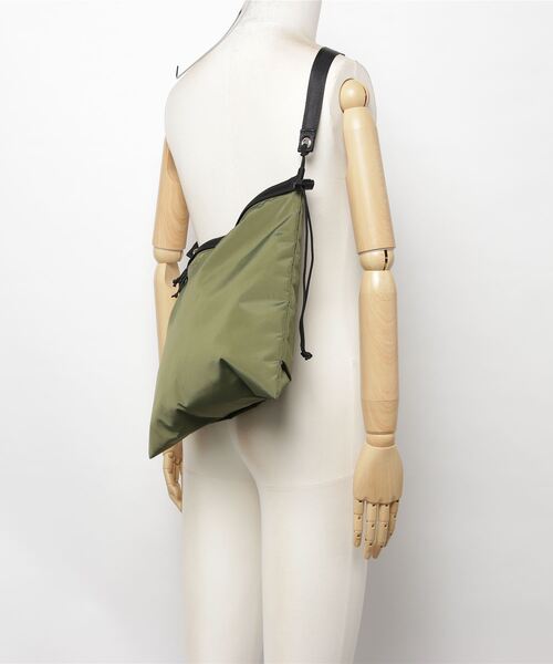 FREDRIK PACKERS(フレドリックパッカーズ)の「FREDRIK PACKERS フレドリックパッカーズ / 420D UTILITY SACK-L(ショルダーバッグ・レディース・パープル/タン/オリーブ/シルバー/ブラック/カーキ・ONESIZE)」の12枚目の写真