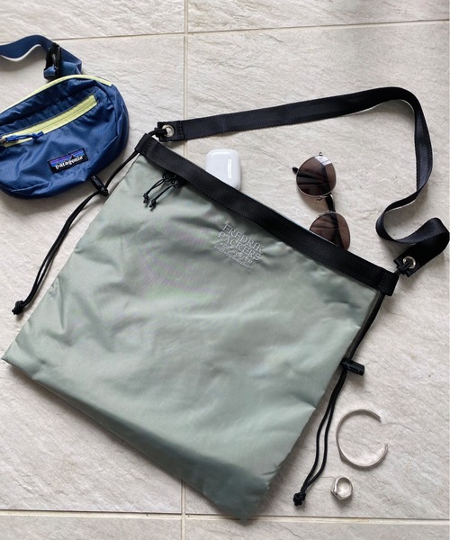 FREDRIK PACKERS(フレドリックパッカーズ)の「FREDRIK PACKERS フレドリックパッカーズ / 420D UTILITY SACK-L(ショルダーバッグ・レディース・パープル/タン/オリーブ/シルバー/ブラック/カーキ・ONESIZE)」の6枚目の写真