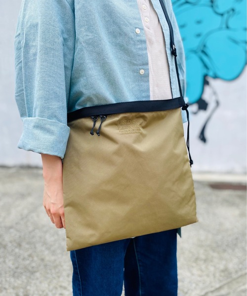 FREDRIK PACKERS(フレドリックパッカーズ)の「FREDRIK PACKERS フレドリックパッカーズ / 420D UTILITY SACK-L(ショルダーバッグ・レディース・パープル/タン/オリーブ/シルバー/ブラック/カーキ・ONESIZE)」の3枚目の写真