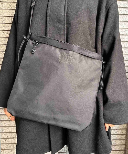 FREDRIK PACKERS(フレドリックパッカーズ)の「FREDRIK PACKERS フレドリックパッカーズ / 420D UTILITY SACK-L(ショルダーバッグ・レディース・パープル/タン/オリーブ/シルバー/ブラック/カーキ・ONESIZE)」の2枚目の写真