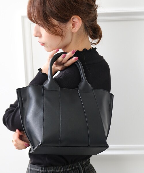 SHOO・LA・RUE（シューラルー）の「◆【フォーマル/入卒】2WAYワイドハンドルトート（トートバッグ・レディース・ブラック/キャメル/サンドベージュ・00）」の4枚目の写真