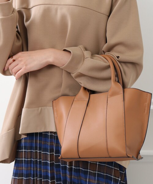 SHOO・LA・RUE（シューラルー）の「◆【フォーマル/入卒】2WAYワイドハンドルトート（トートバッグ・レディース・ブラック/キャメル/サンドベージュ・00）」の18枚目の写真