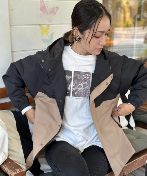 deux amour（ドゥーザムール）の「フード付きマウンテンパーカー（マウンテンパーカー・レディース・ブラック/ベージュ・MEDIUM）」の2枚目の写真