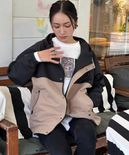 deux amour（ドゥーザムール）の「フード付きマウンテンパーカー（マウンテンパーカー・レディース・ブラック/ベージュ・MEDIUM）」の4枚目の写真