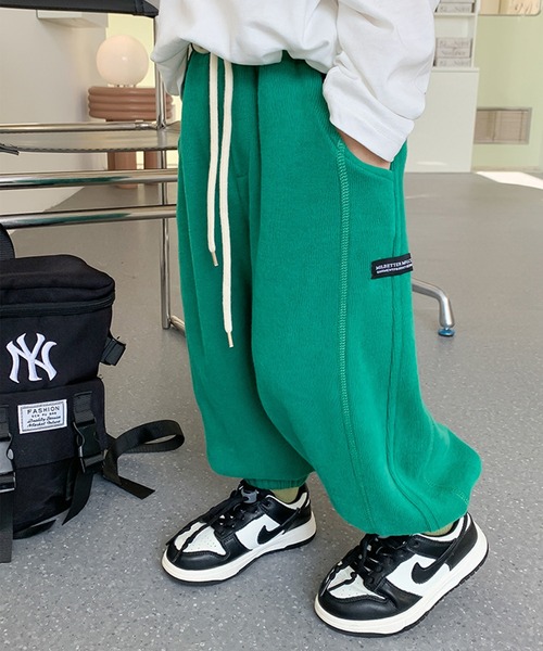 aimoha（アイモハ）の「【aimoha-KIDS-】子供服　ベーシックビスネームスウェットパンツ（スウェットパンツ・キッズ・グレー/ベージュ/ブラック/グリーン・90/100/110/140/150/120/130）」の4枚目の写真