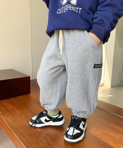 aimoha（アイモハ）の「【aimoha-KIDS-】子供服　ベーシックビスネームスウェットパンツ（スウェットパンツ・キッズ・グレー/ベージュ/ブラック/グリーン・90/100/110/140/150/120/130）」の10枚目の写真